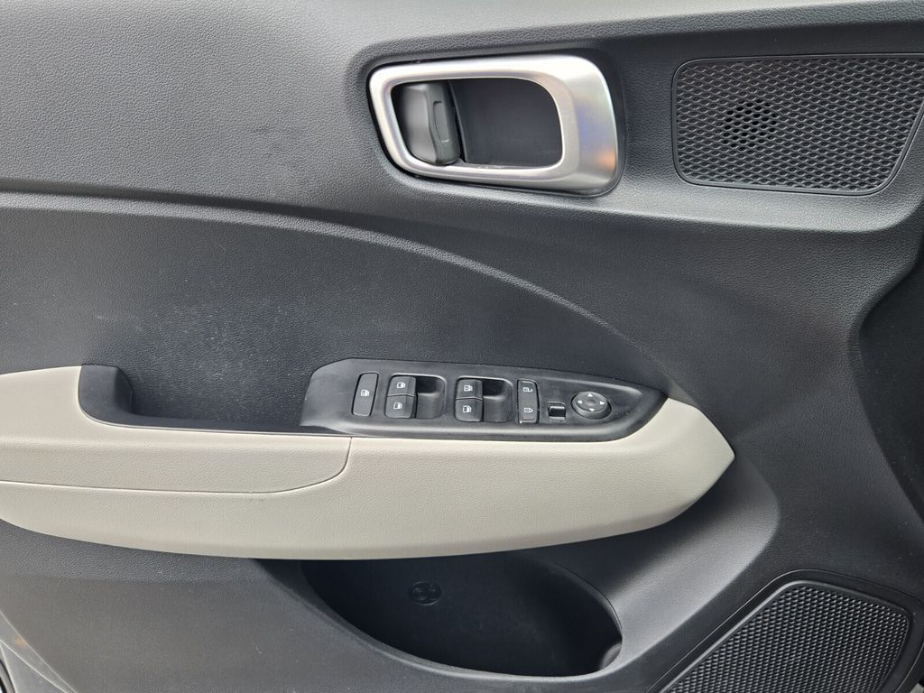2024 Hyundai Venue SEL - Photo 30