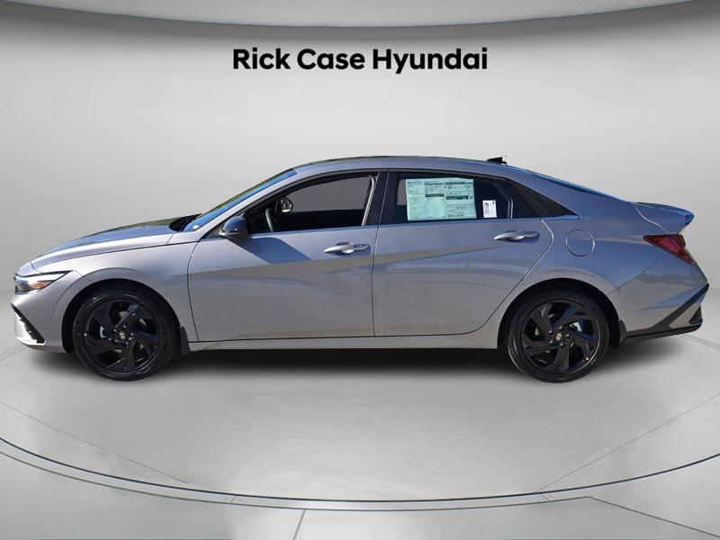 2026 Hyundai Elantra SEL Sport photo 2