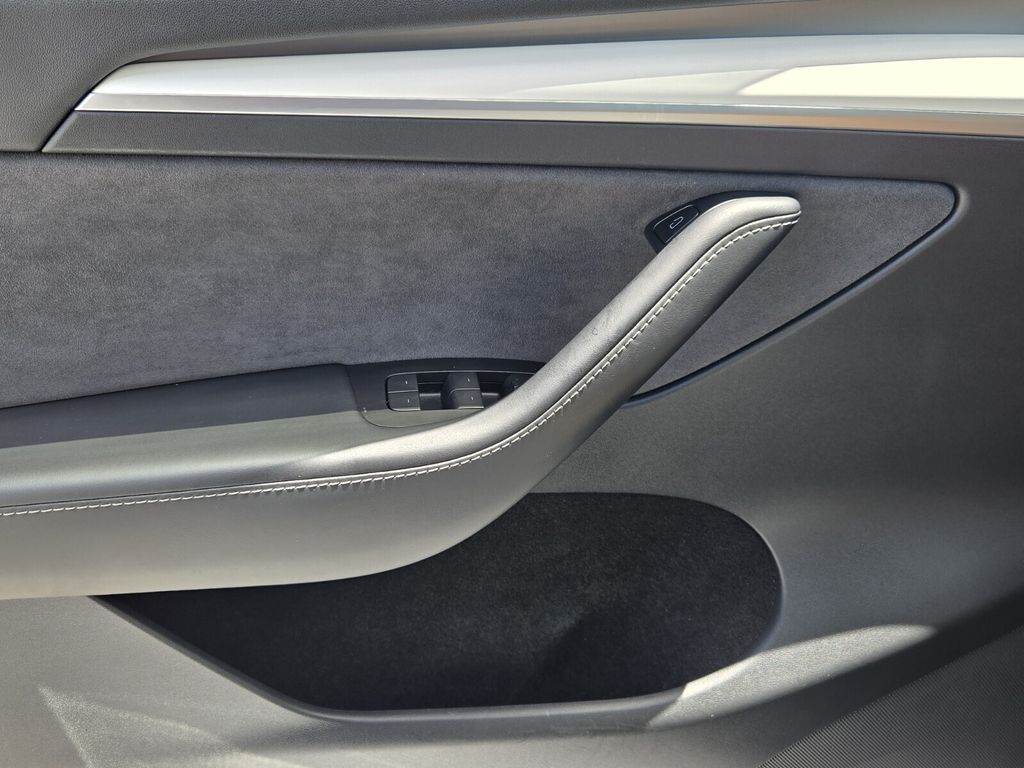 2022 Tesla Model Y Long Range - Photo 26