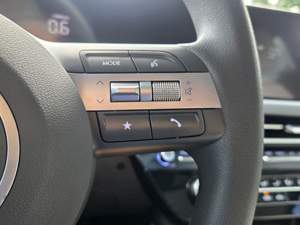 2025 Hyundai Sonata SE - Photo 25