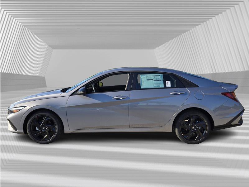 2026 Hyundai Elantra SEL Sport photo 2