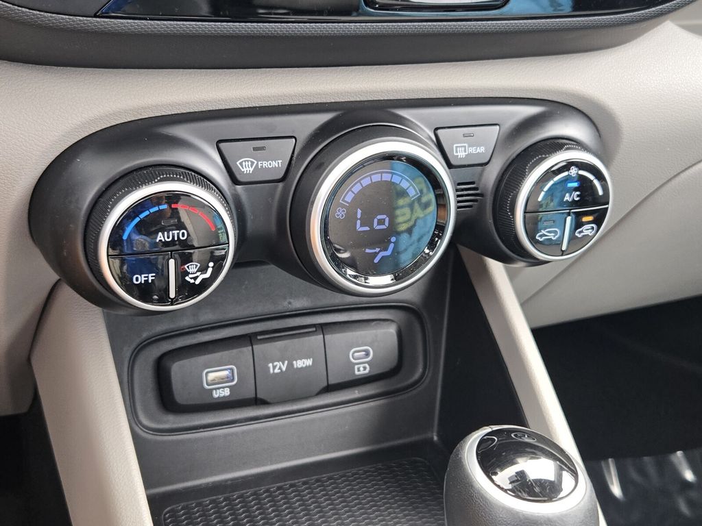 2025 Hyundai Venue SEL - Photo 21