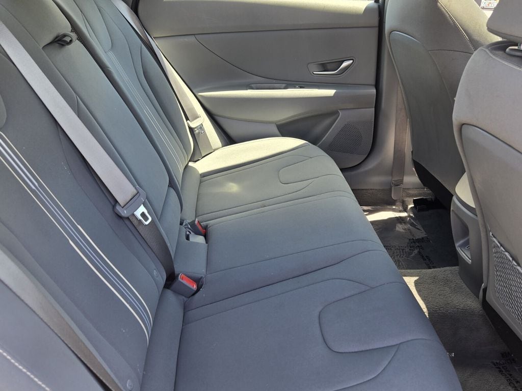 2025 Hyundai Elantra SEL - Photo 15