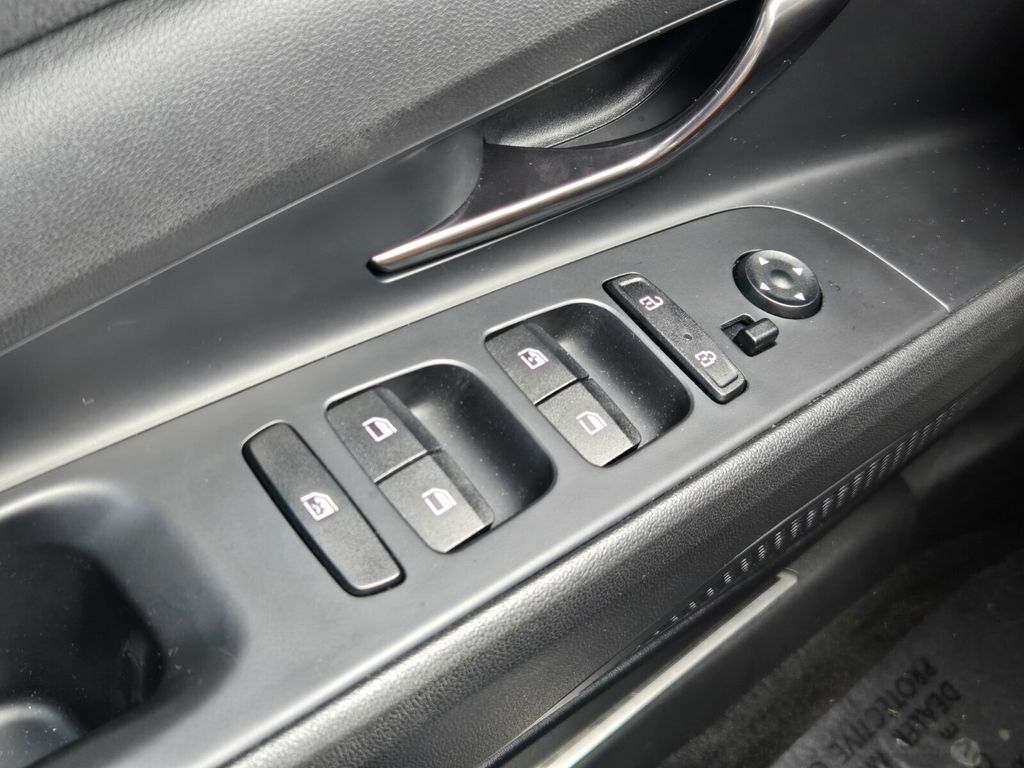 2023 Hyundai Elantra N - Photo 26