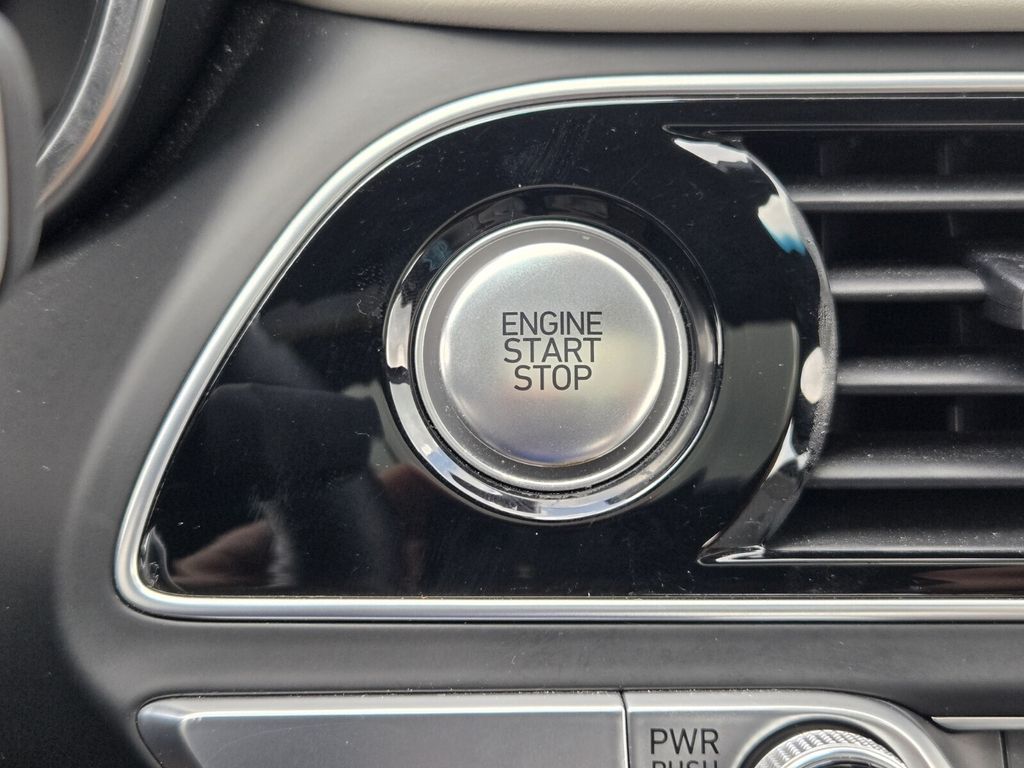 2023 GENESIS G70 Standard - Photo 22