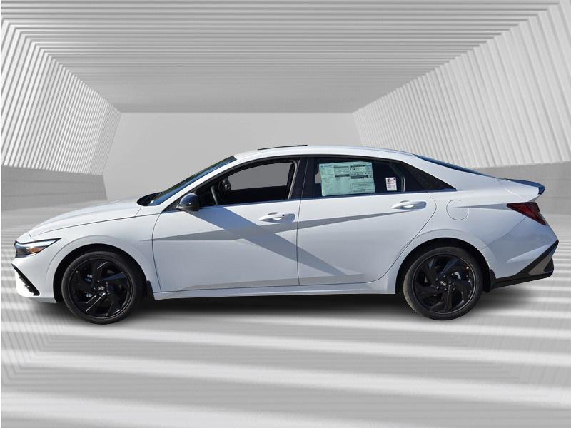 2026 Hyundai Elantra SEL Sport photo 2