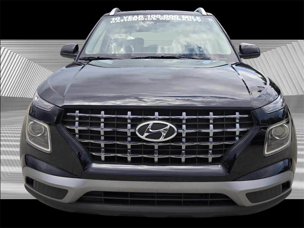 2025 Hyundai Venue SEL photo 3
