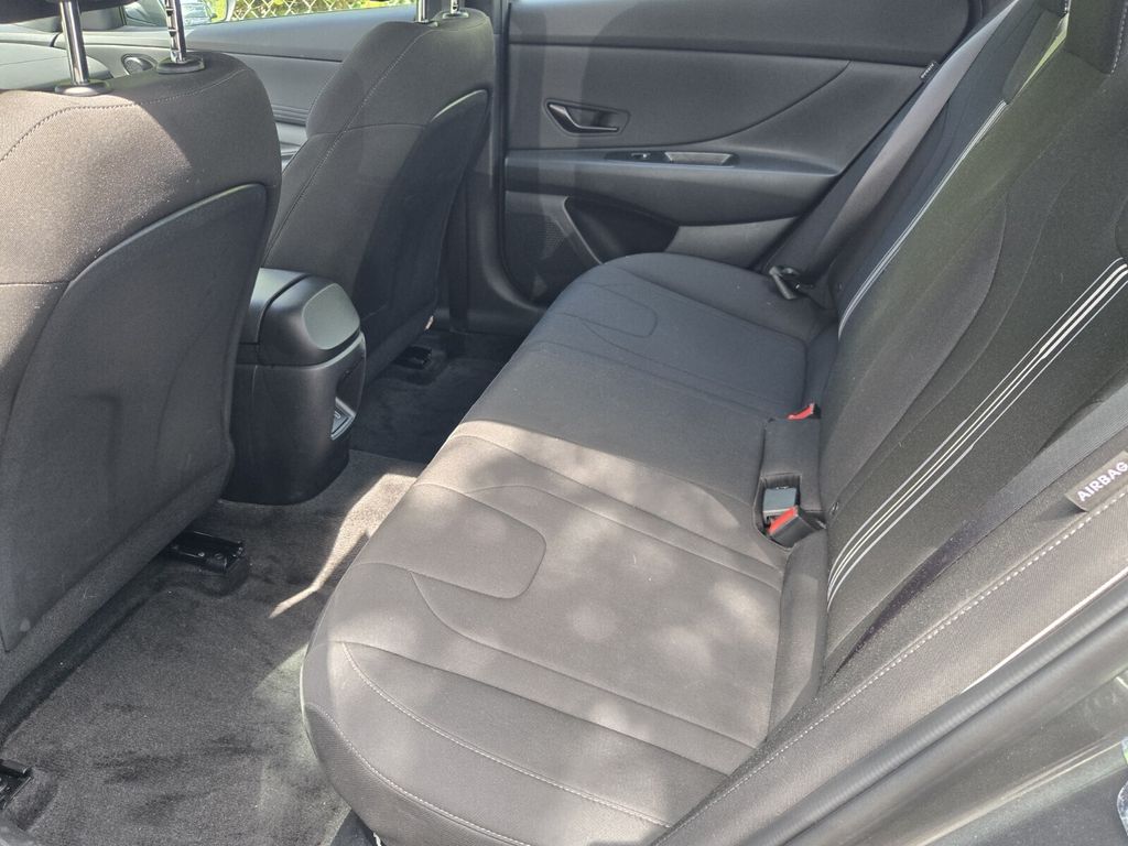 2025 Hyundai Elantra Blue - Photo 11
