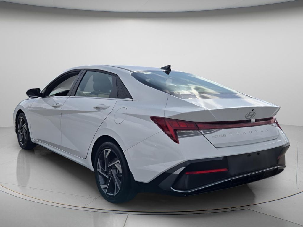2025 Hyundai Elantra SEL - Photo 7