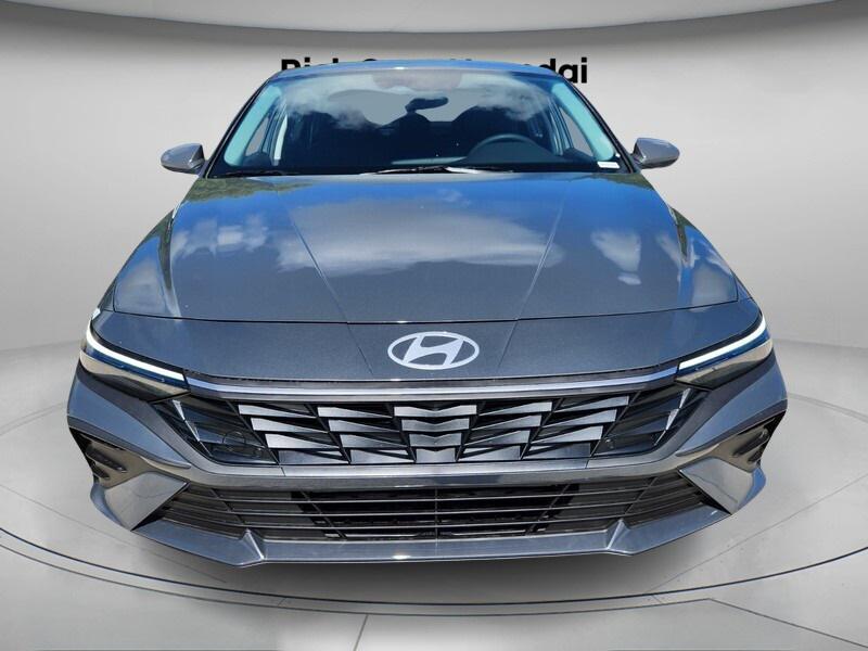 2026 Hyundai Elantra SE photo 2