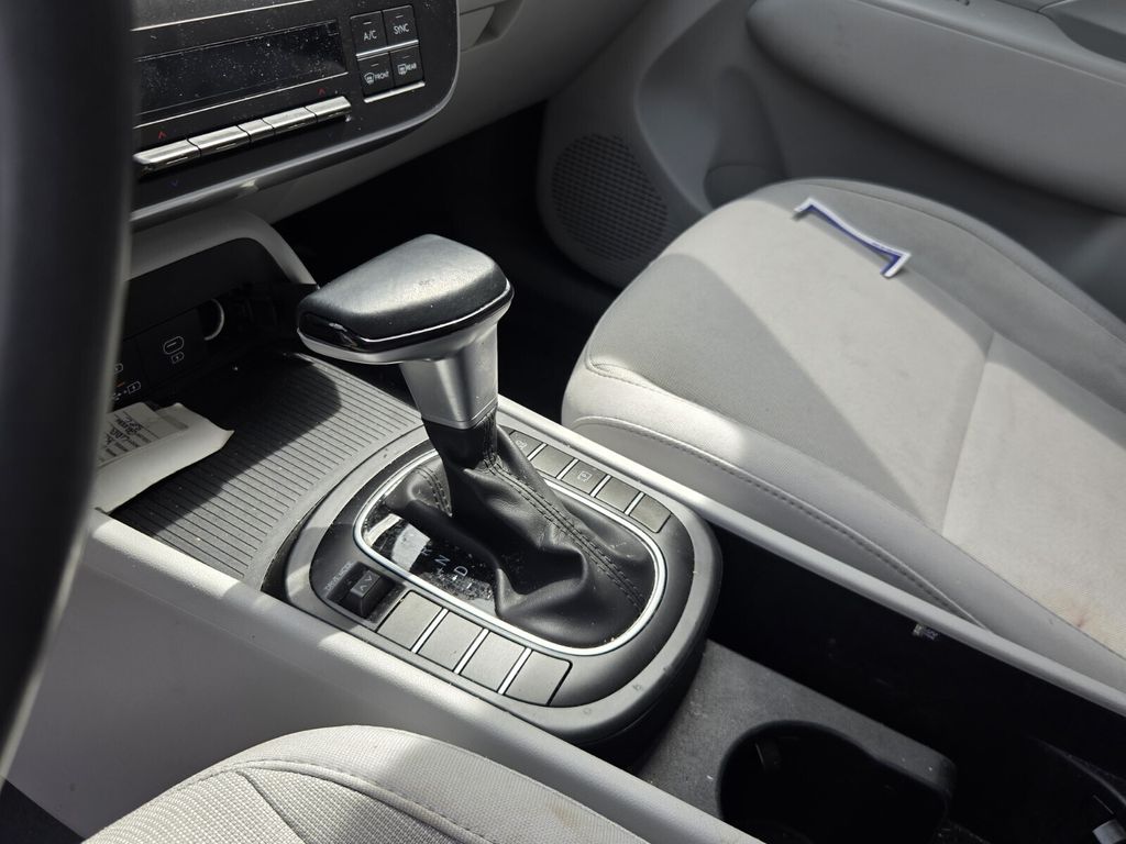 2024 Hyundai Kona SEL - Photo 8