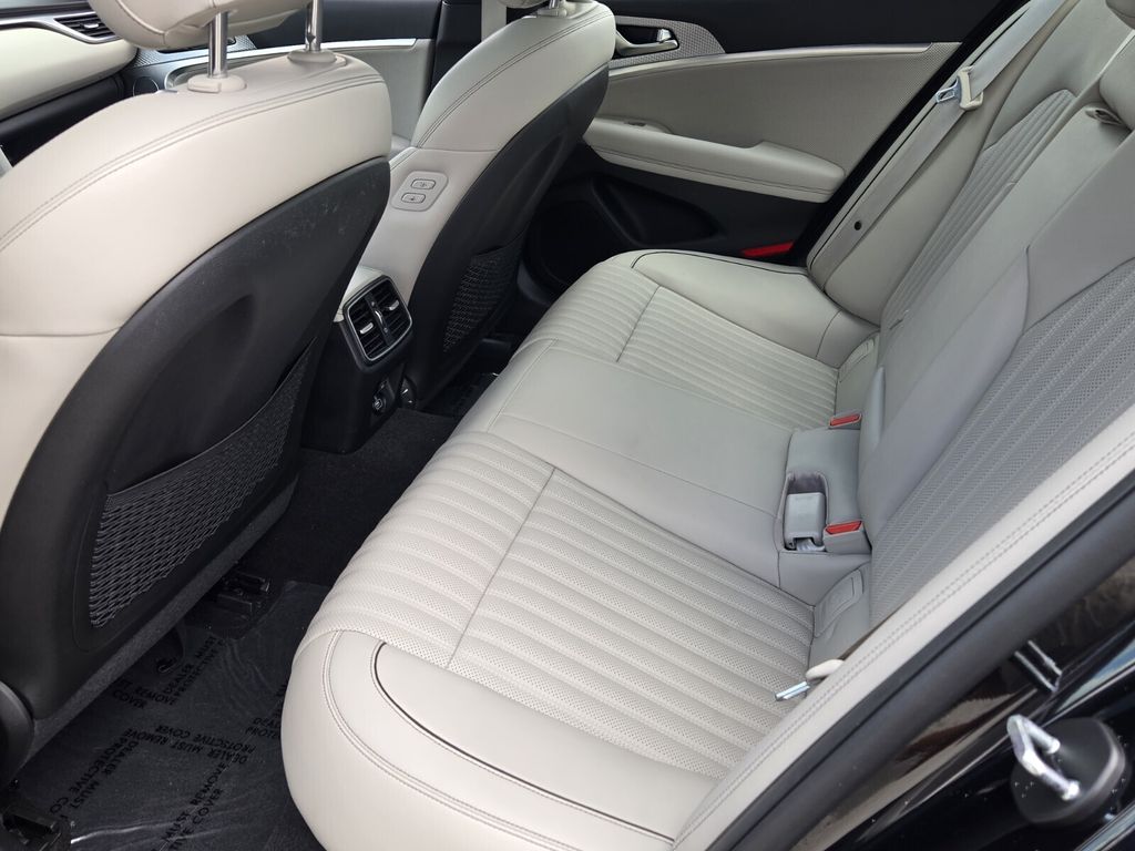 2023 GENESIS G70 Standard - Photo 11