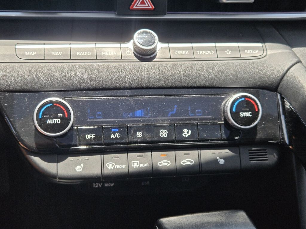 2024 Hyundai Elantra SEL - Photo 21