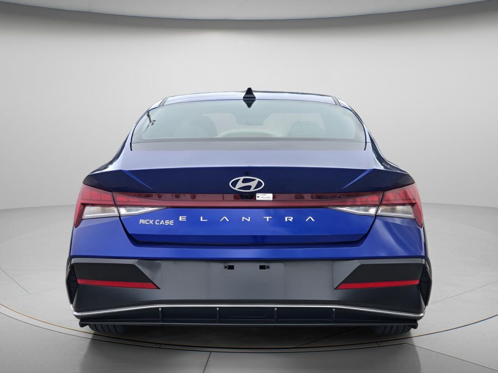 2025 Hyundai Elantra SEL - Photo 6