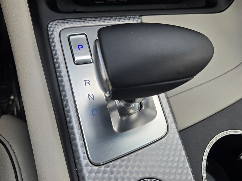 2023 GENESIS G70 Standard - Photo 18