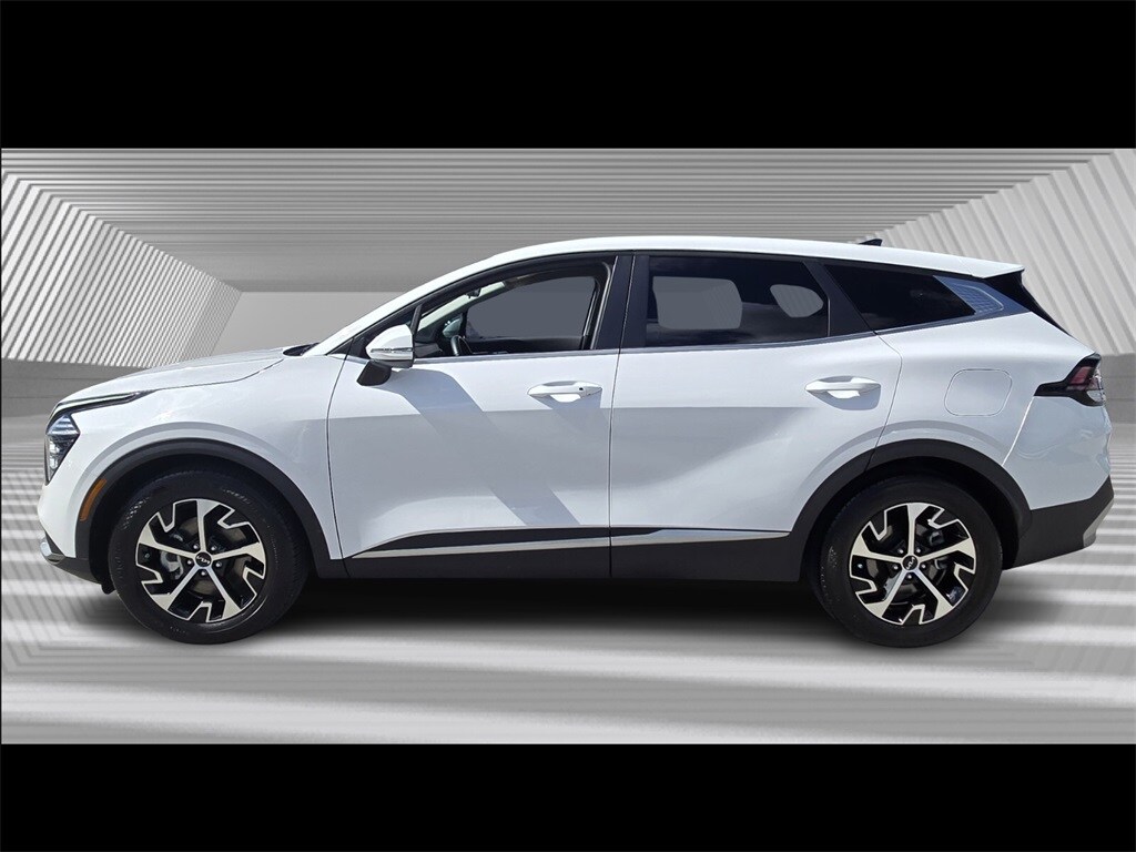 2024 Kia Sportage EX photo 2