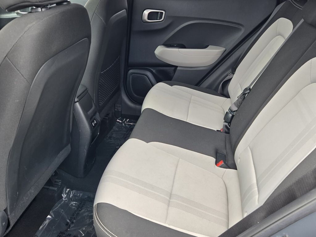 2024 Hyundai Venue SEL - Photo 11