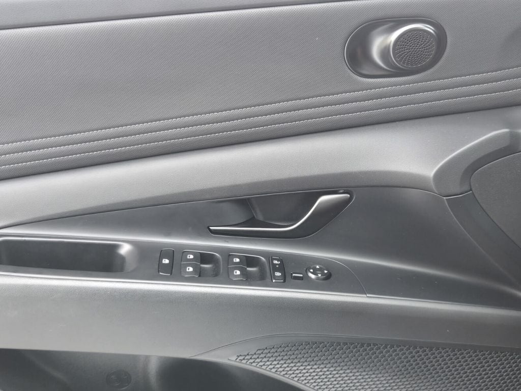 2025 Hyundai Elantra Blue - Photo 26