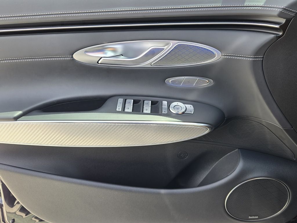2025 GENESIS GV70 Standard - Photo 30