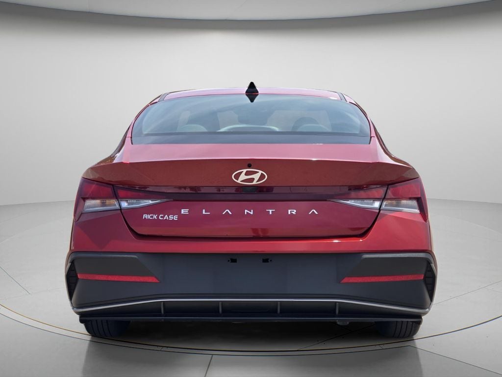 2025 Hyundai Elantra SE - Photo 6