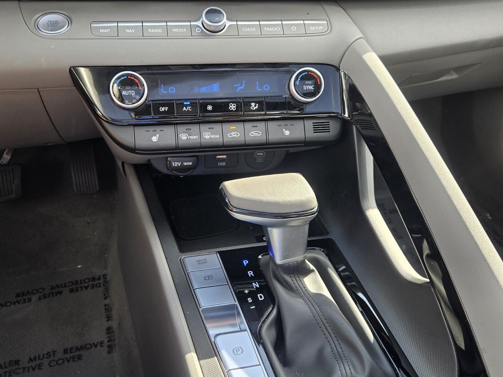 2025 Hyundai Elantra SEL - Photo 18