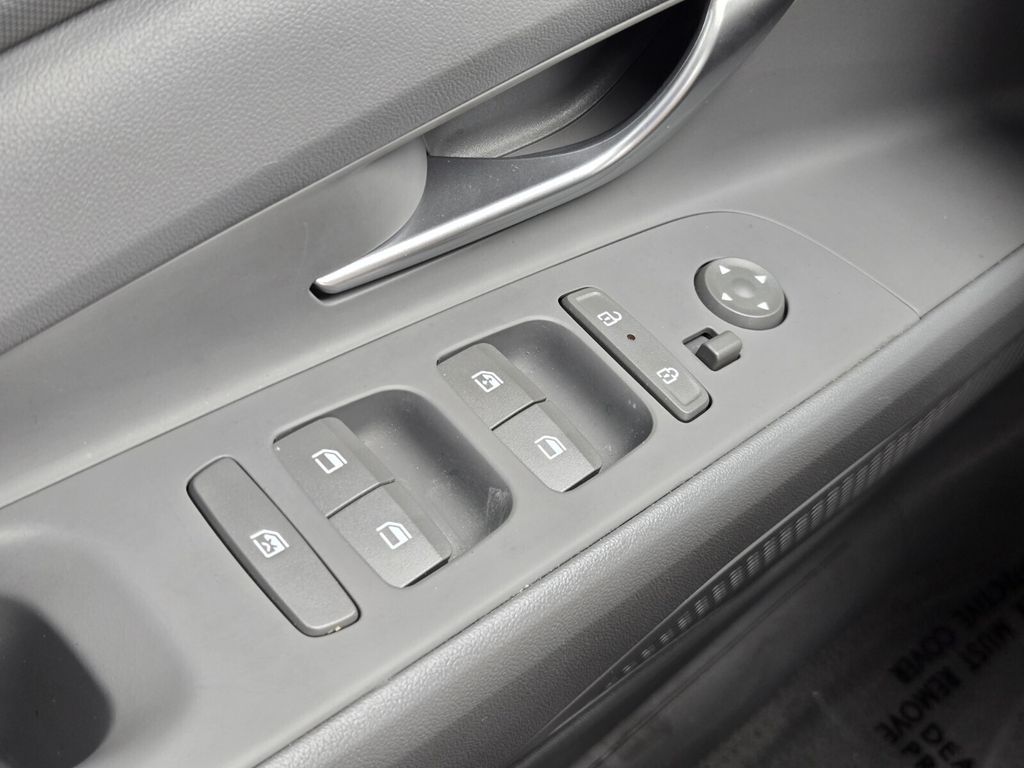 2025 Hyundai Elantra SEL - Photo 27