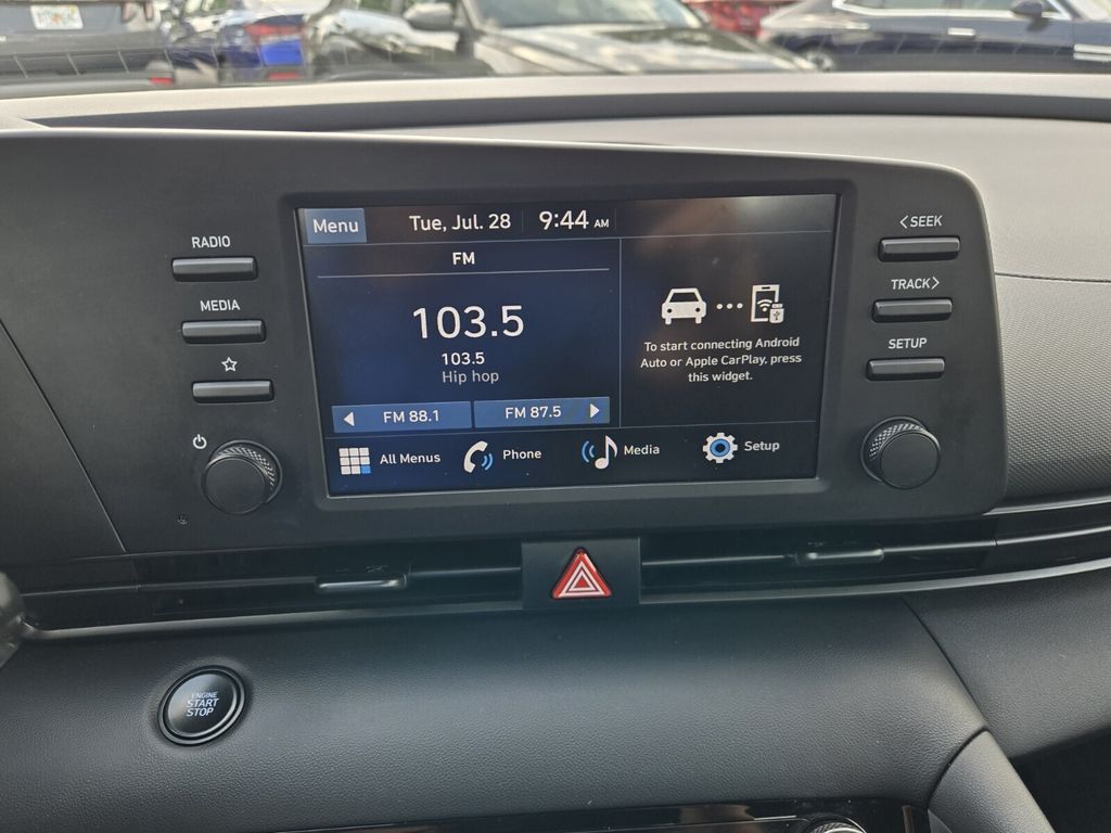 2025 Hyundai Elantra SEL - Photo 18