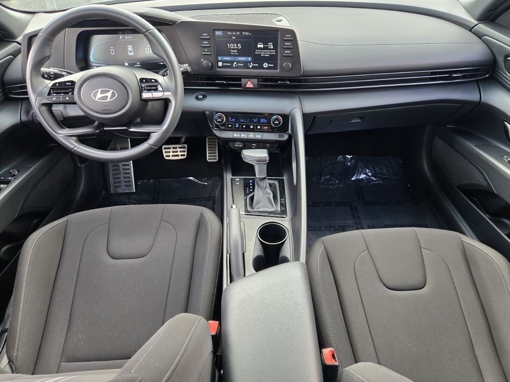 2025 Hyundai Elantra SEL - Photo 12