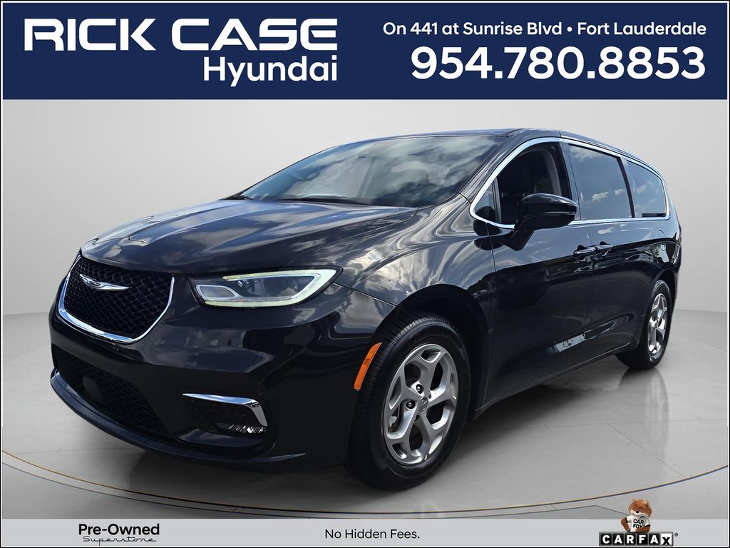 2024 Chrysler Pacifica Limited's photo