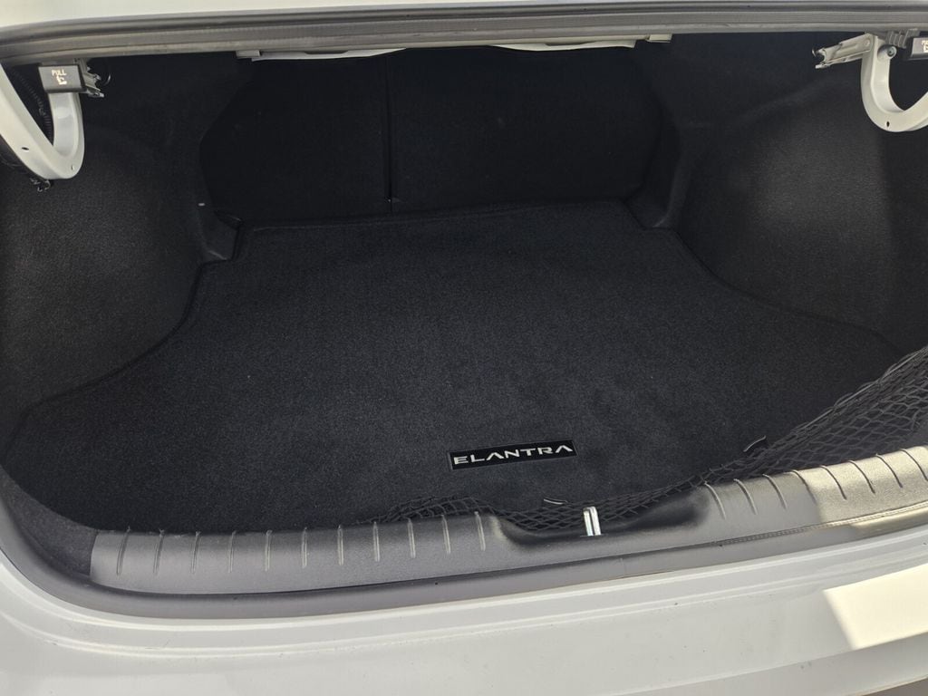2025 Hyundai Elantra SEL - Photo 14