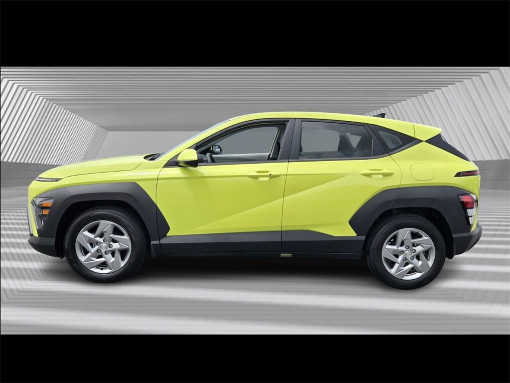 2024 Hyundai Kona SE photo 2