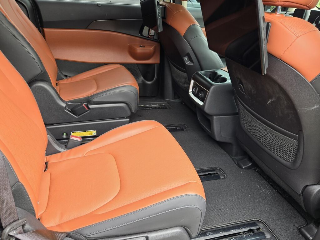 2025 Kia Carnival SX - Photo 7