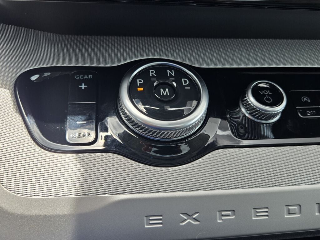 2025 Ford Expedition Active - Photo 18