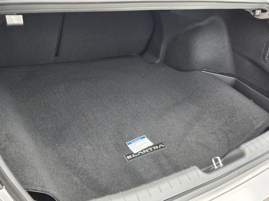 2025 Hyundai Elantra SEL - Photo 15