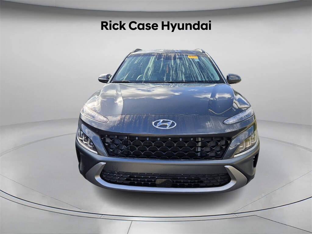 2022 Hyundai Kona Limited photo 2