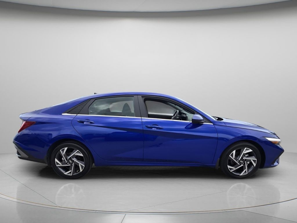 Certified 2025 Hyundai Elantra SEL Convenience Sedan