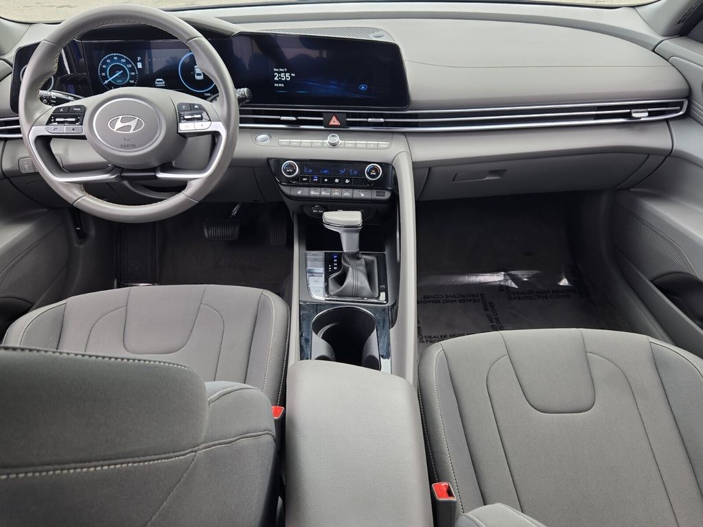 2025 Hyundai Elantra SEL - Photo 12