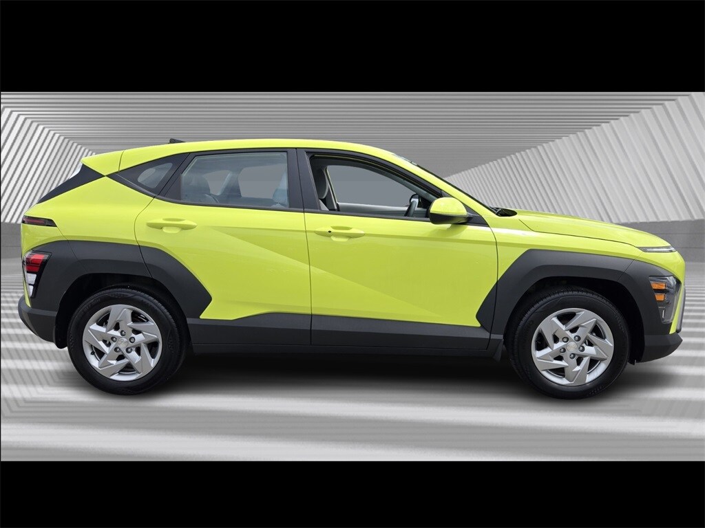 2024 Hyundai Kona SE photo 3