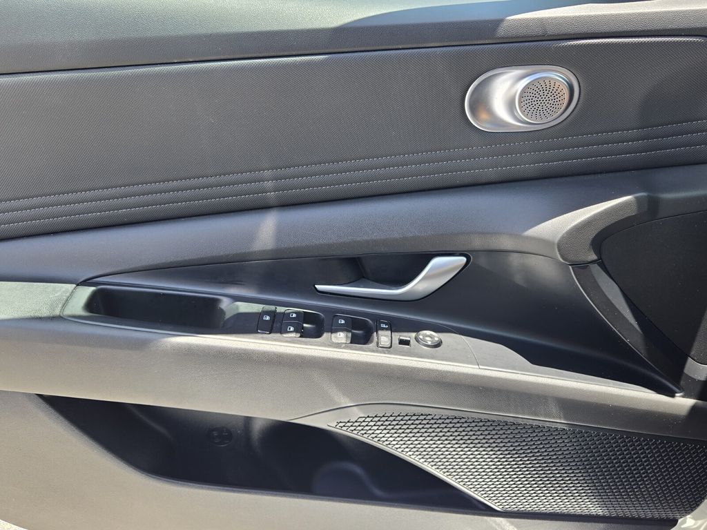 2024 Hyundai Elantra SEL - Photo 30
