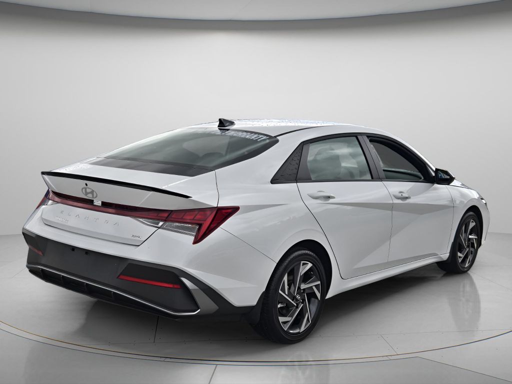 2025 Hyundai Elantra Blue - Photo 7