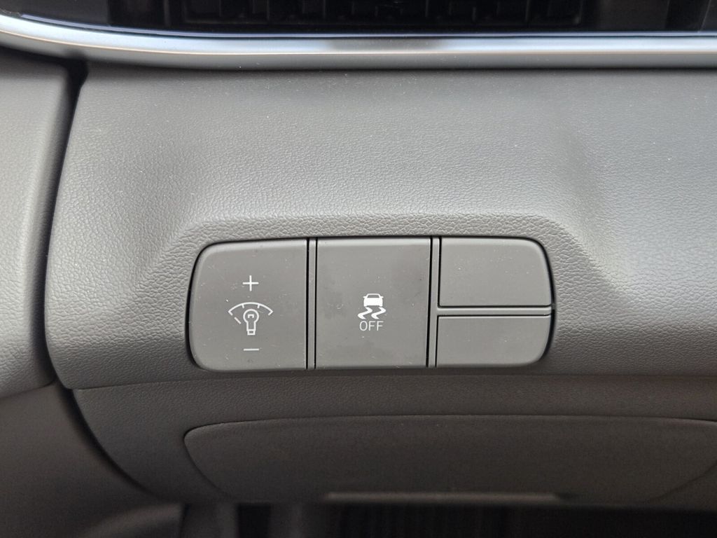 2025 Hyundai Elantra SEL - Photo 29