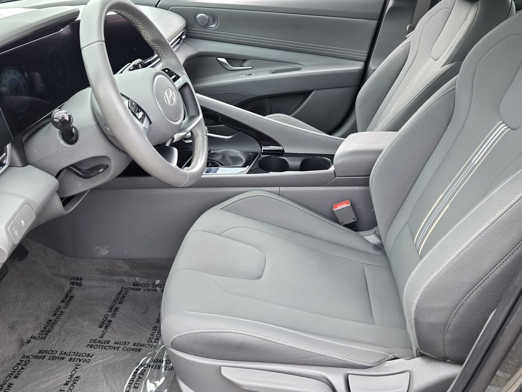 2025 Hyundai Elantra SEL - Photo 10
