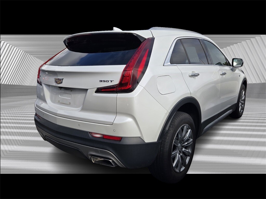2022 Cadillac XT4 Premium Luxury photo 2