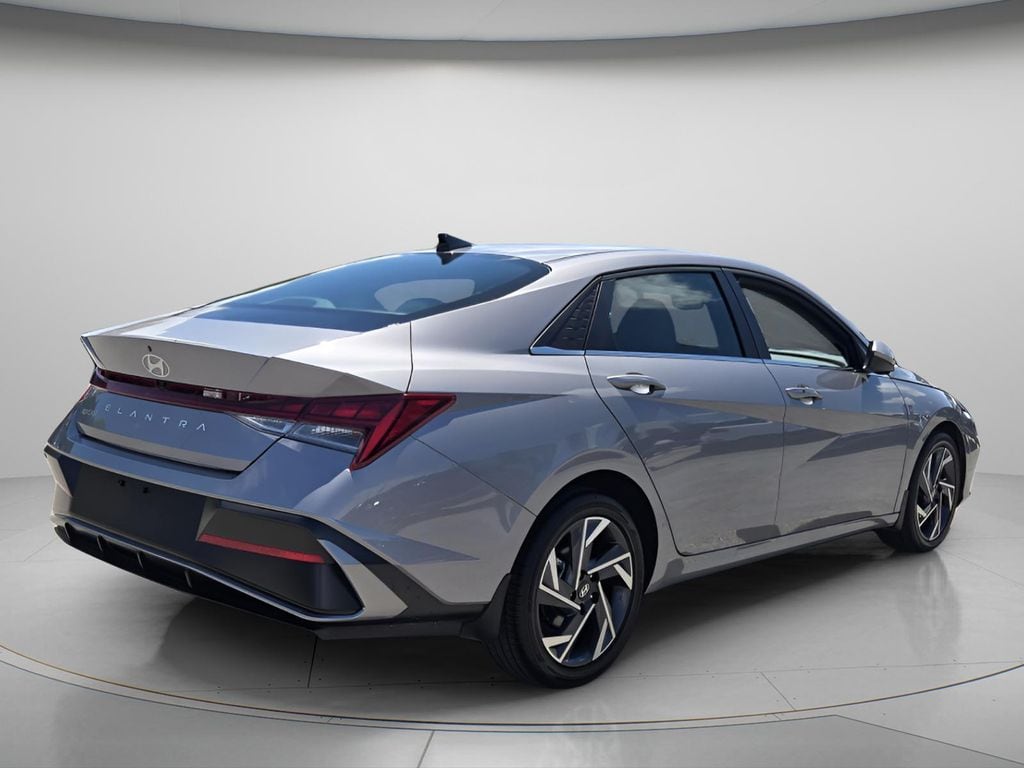 2025 Hyundai Elantra SEL - Photo 8