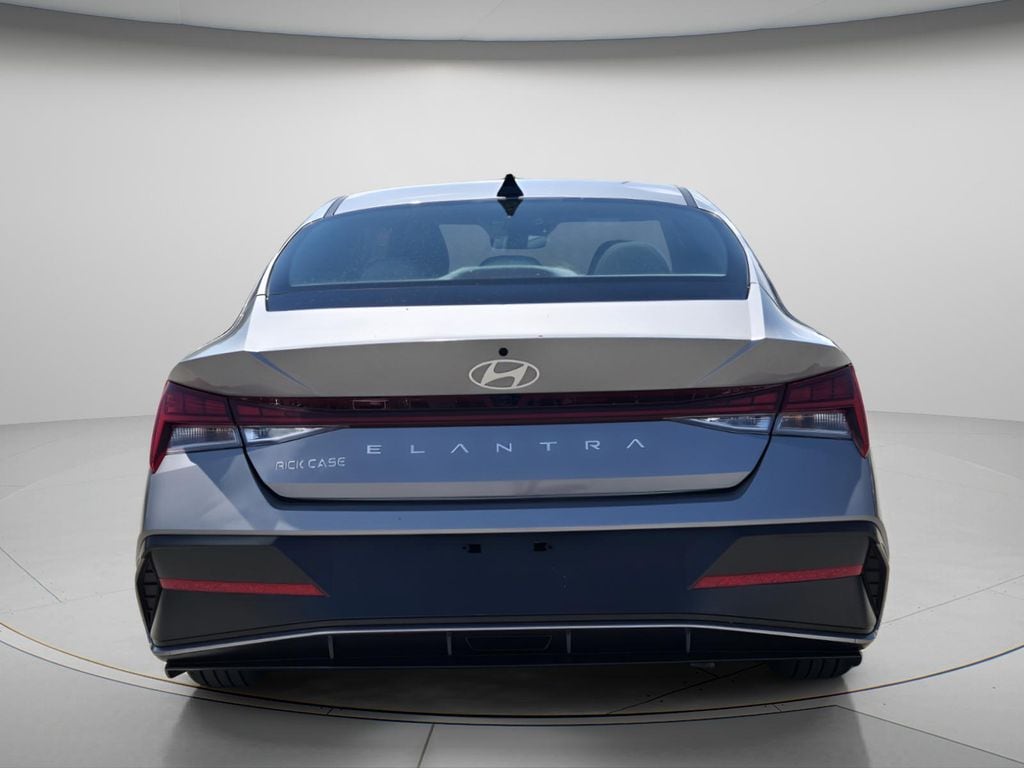 2025 Hyundai Elantra SEL - Photo 6