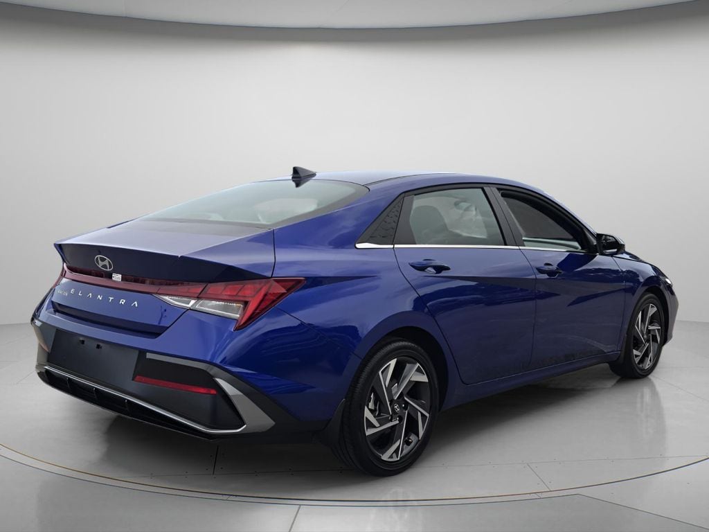 2025 Hyundai Elantra SEL - Photo 8