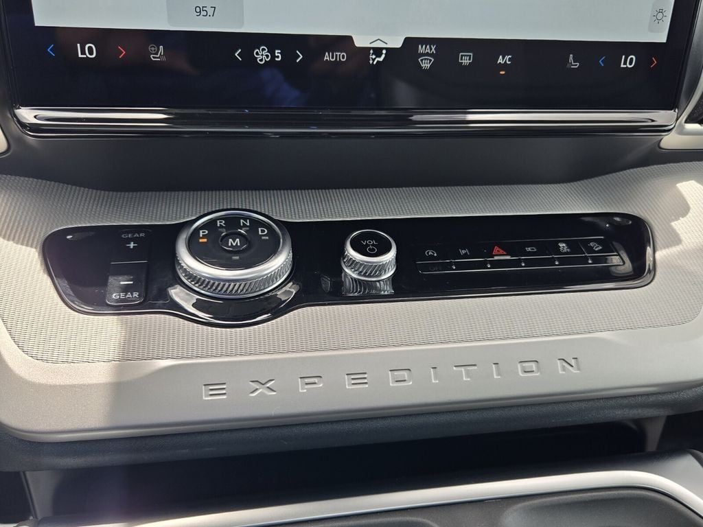 2025 Ford Expedition Active - Photo 19
