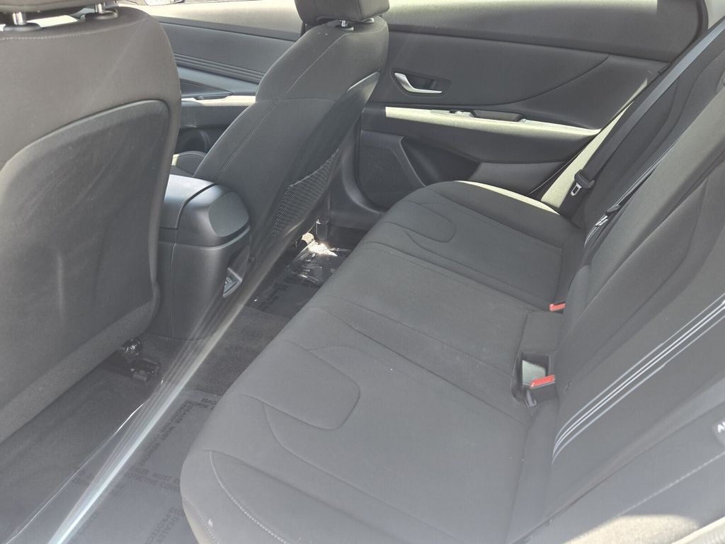 2024 Hyundai Elantra SEL - Photo 11