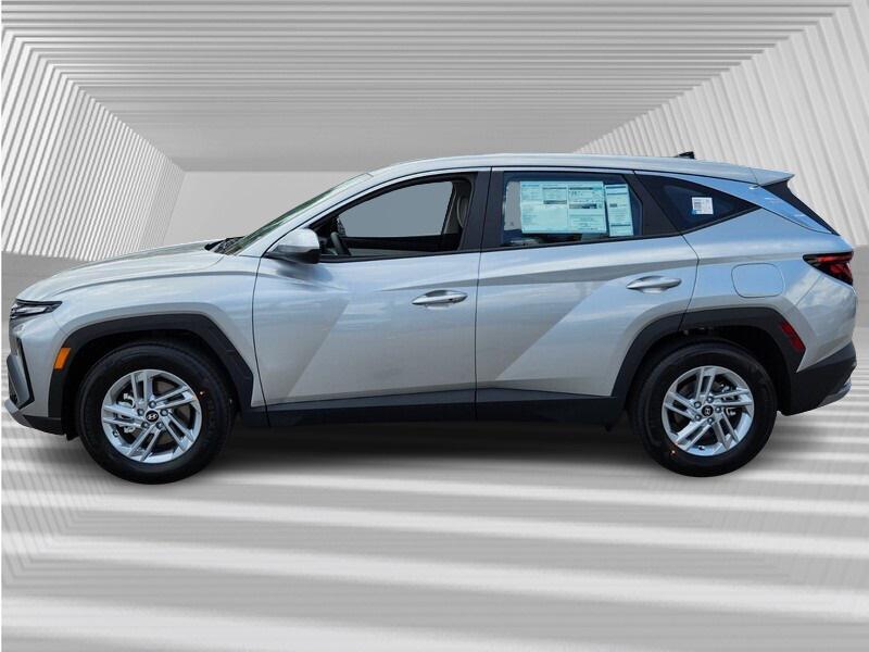 2026 Hyundai Tucson SE photo 2