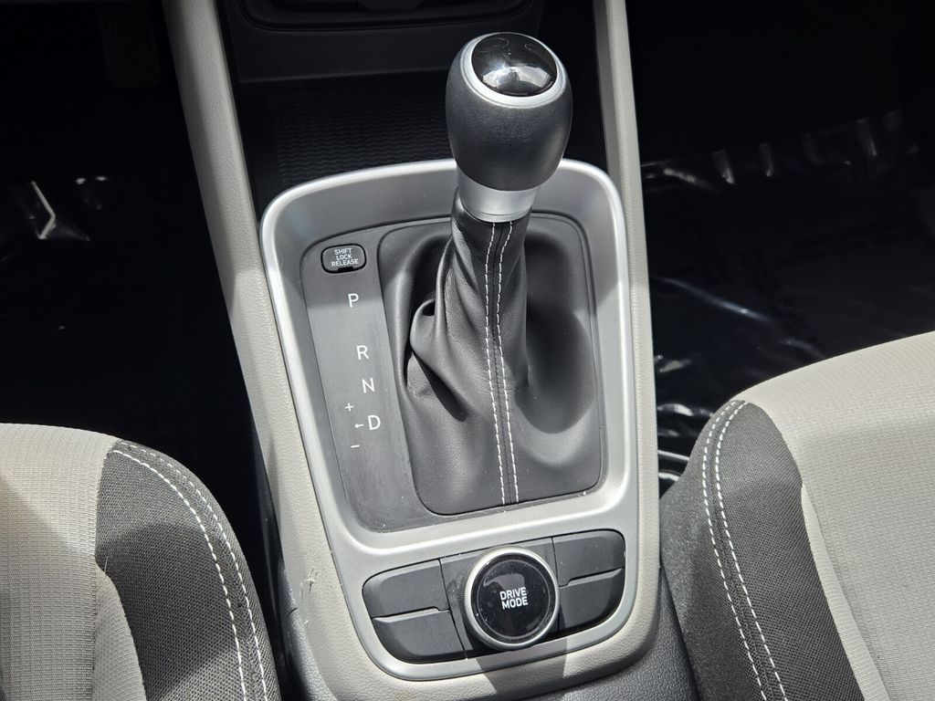 2024 Hyundai Venue SEL - Photo 18